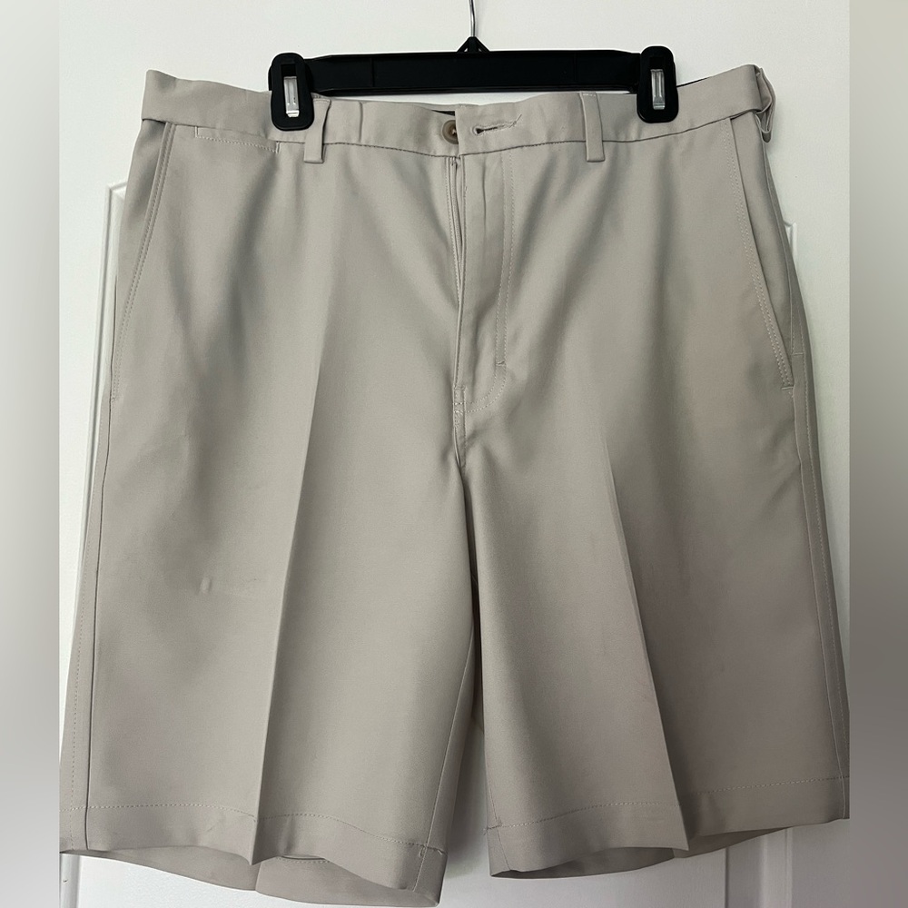 Haggar tan golf shorts size 34